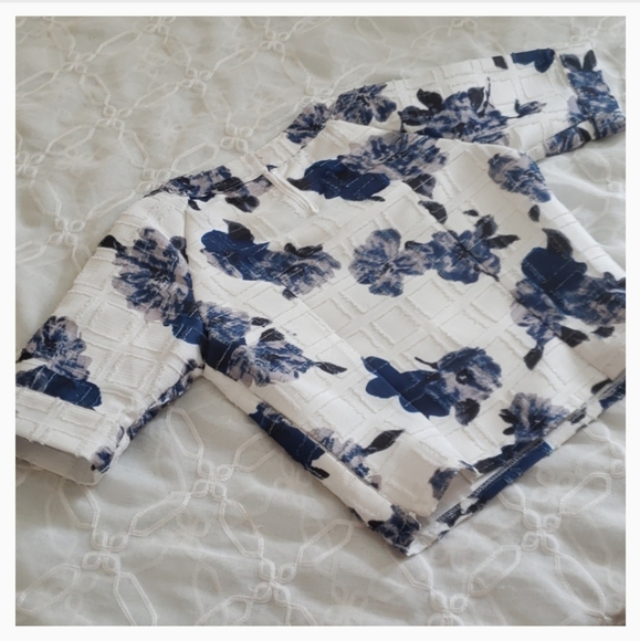 Gracia 100% Polyester small crop top - Picture 3 of 16